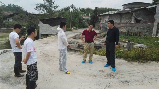 广西助农在容县服务生态养殖2.jpg
