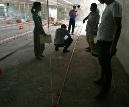 广西助农服务在养殖场一线技术员14.png