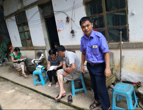 广西助农服务在养殖场一线技术员15.png
